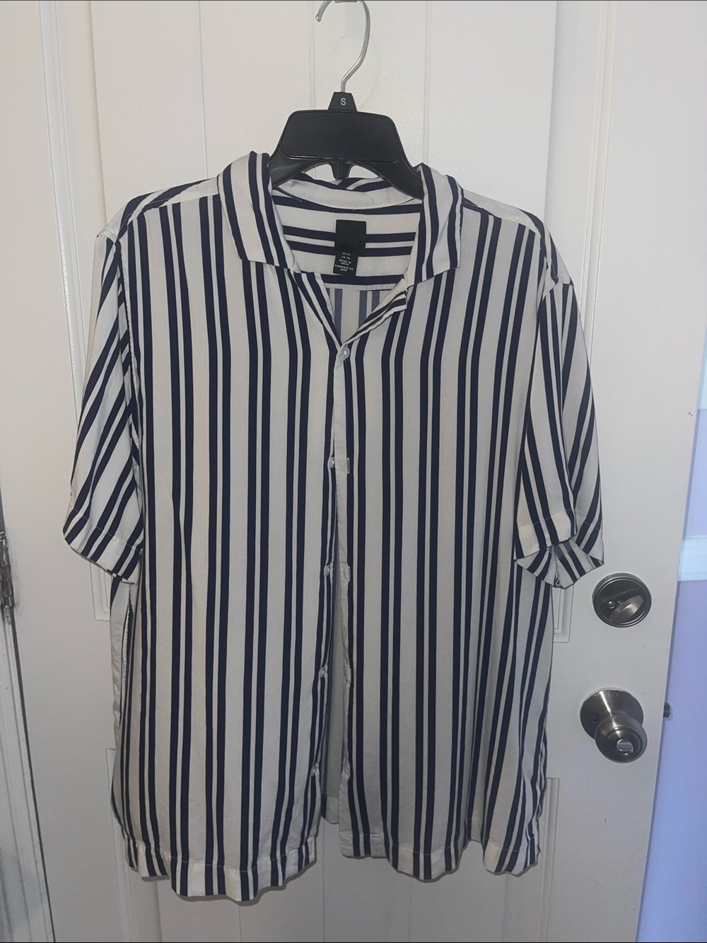 H&M Men's Vertical Stripe Button-Down Shirt - Navy & White
